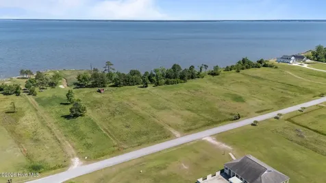 63 Wind Lake Road S Oriental NC 28571