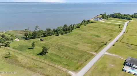 63 Wind Lake Road S Oriental NC 28571