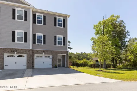 400 Garland Shores Drive Hubert NC 28539