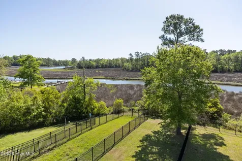 400 Garland Shores Drive Hubert NC 28539
