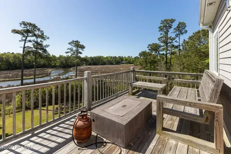 400 Garland Shores Drive Hubert NC 28539