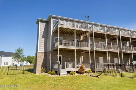 400 Garland Shores Drive Hubert NC 28539