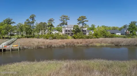 400 Garland Shores Drive Hubert NC 28539