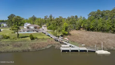 400 Garland Shores Drive Hubert NC 28539