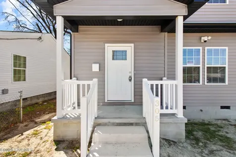 305 W Cypress Street Elizabeth City NC 27909