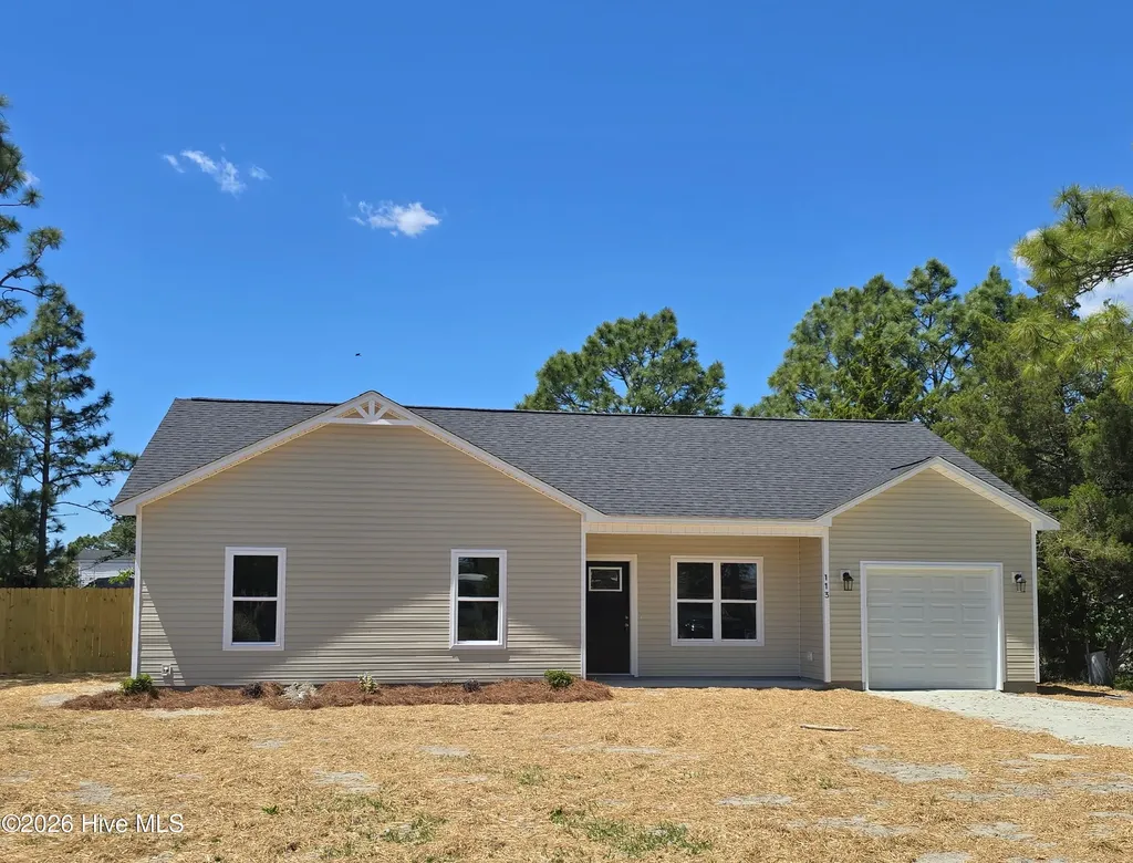 113 N King Street Hubert NC 28539