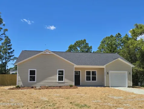 113 N King Street Hubert NC 28539