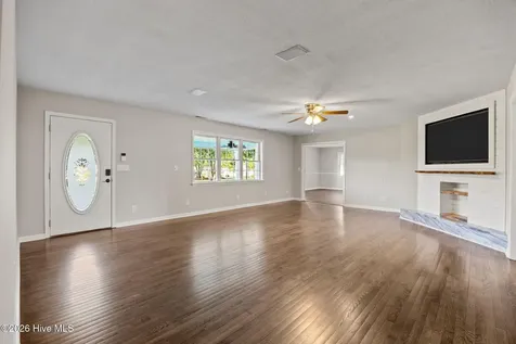 113 Stuart Avenue Lake Waccamaw NC 28450