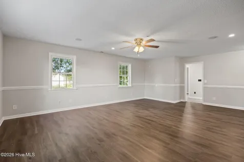 113 Stuart Avenue Lake Waccamaw NC 28450