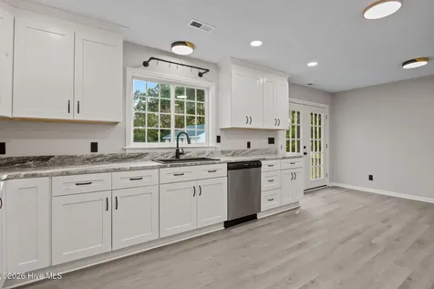 113 Stuart Avenue Lake Waccamaw NC 28450