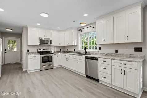 113 Stuart Avenue Lake Waccamaw NC 28450