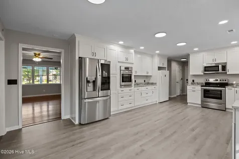113 Stuart Avenue Lake Waccamaw NC 28450