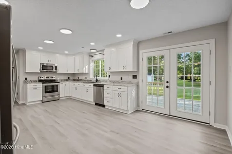 113 Stuart Avenue Lake Waccamaw NC 28450