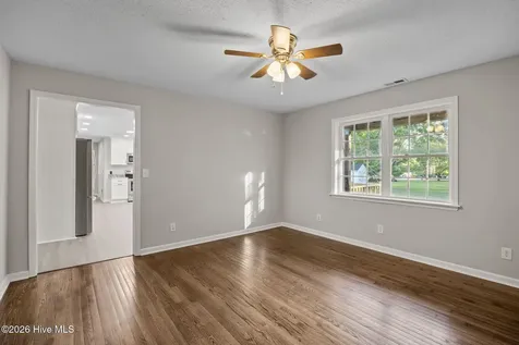 113 Stuart Avenue Lake Waccamaw NC 28450