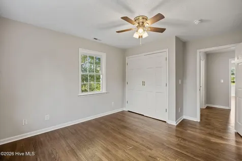 113 Stuart Avenue Lake Waccamaw NC 28450