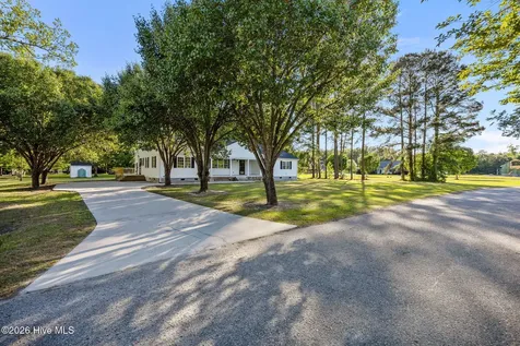 113 Stuart Avenue Lake Waccamaw NC 28450