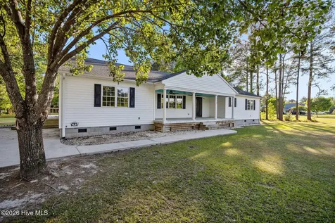 113 Stuart Avenue Lake Waccamaw NC 28450
