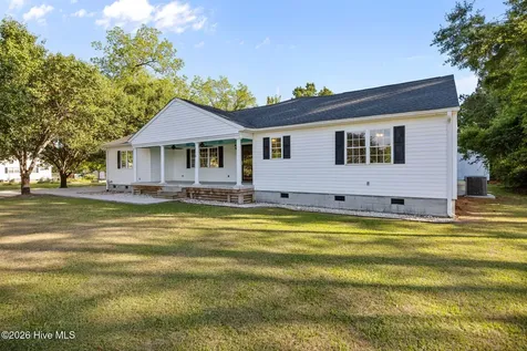 113 Stuart Avenue Lake Waccamaw NC 28450