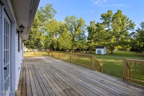 113 Stuart Avenue Lake Waccamaw NC 28450