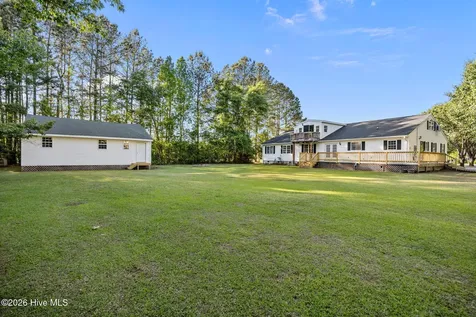 113 Stuart Avenue Lake Waccamaw NC 28450