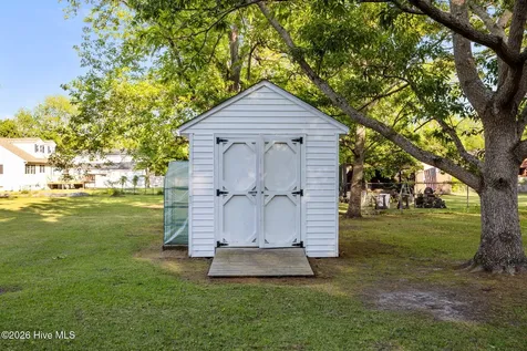 113 Stuart Avenue Lake Waccamaw NC 28450