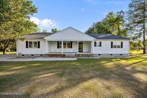 113 Stuart Avenue Lake Waccamaw NC 28450