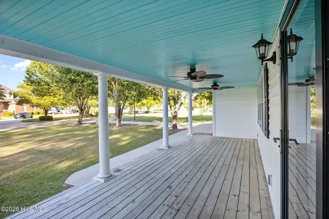 113 Stuart Avenue Lake Waccamaw NC 28450