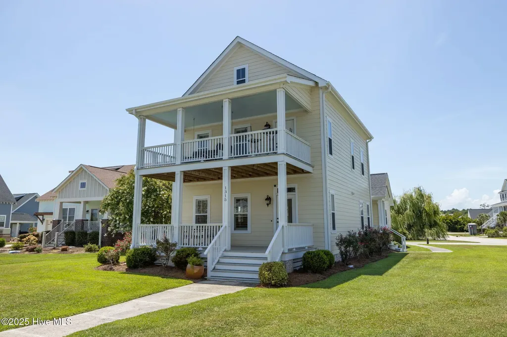 1315 Barnacle Lane Morehead City NC 28557
