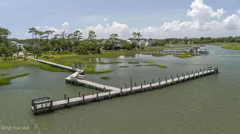 1315 Barnacle Lane Morehead City NC 28557