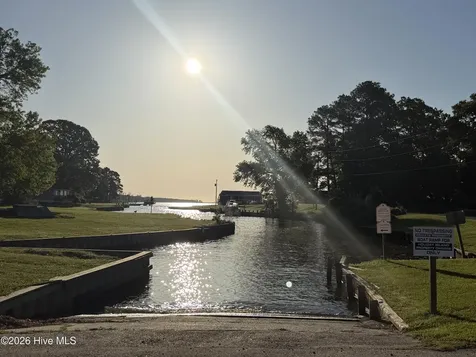 012-F Holiday Island Hertford NC 27944