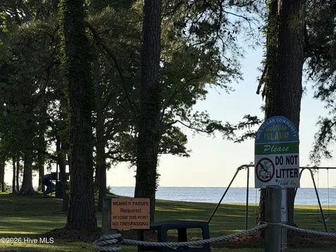 012-F Holiday Island Hertford NC 27944