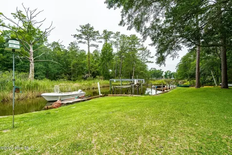 130 Holiday Lane Oriental NC 28571