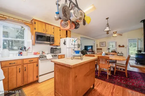 130 Holiday Lane Oriental NC 28571