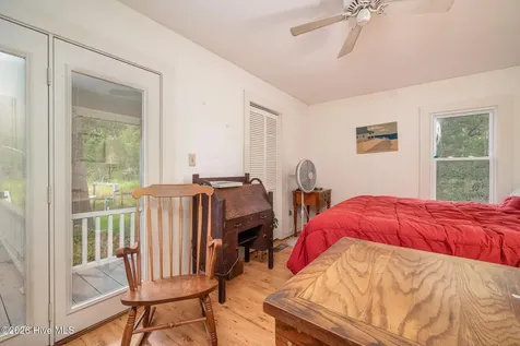 130 Holiday Lane Oriental NC 28571