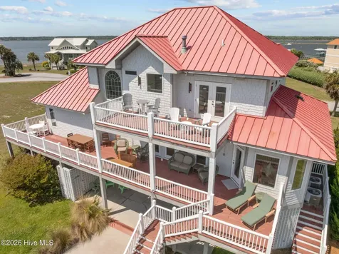 18 Sailview Drive North Topsail Beach NC 28460