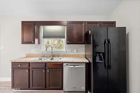 322 Reid Court N Jacksonville NC 28540