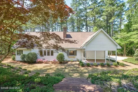 141 Bridgewater Drive Southern Pines NC 28387