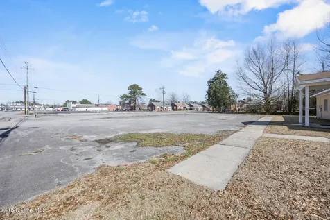 204 E Bayshore Boulevard Jacksonville NC 28540