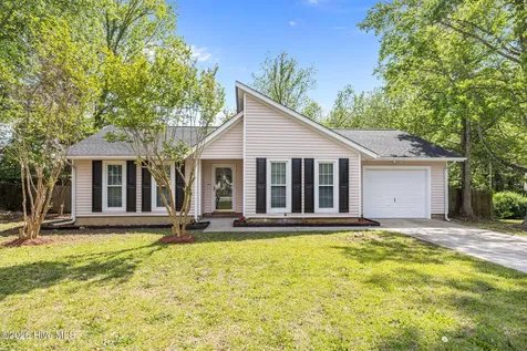 104 Lanell Court Hubert NC 28539