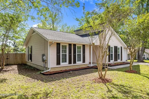 104 Lanell Court Hubert NC 28539