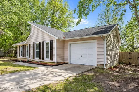 104 Lanell Court Hubert NC 28539
