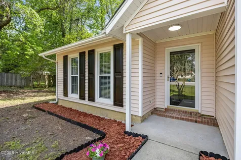104 Lanell Court Hubert NC 28539