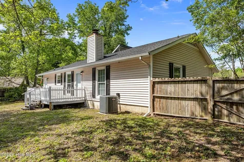 104 Lanell Court Hubert NC 28539