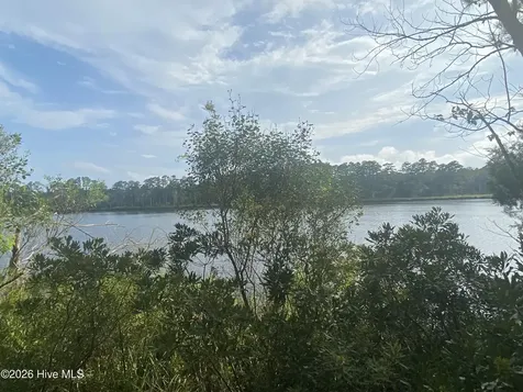 5316 Trade Winds Road New Bern NC 28560