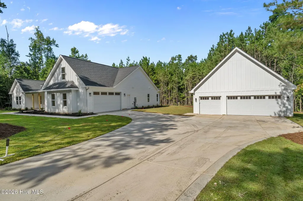 2727 Us 1 Highway Vass NC 28394