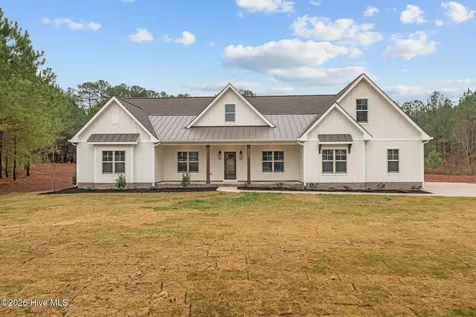 2727 Us 1 Highway Vass NC 28394