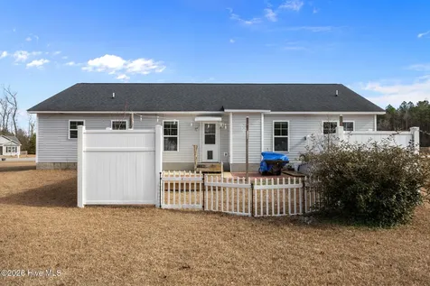 135 Waterford Way Maysville NC 28555