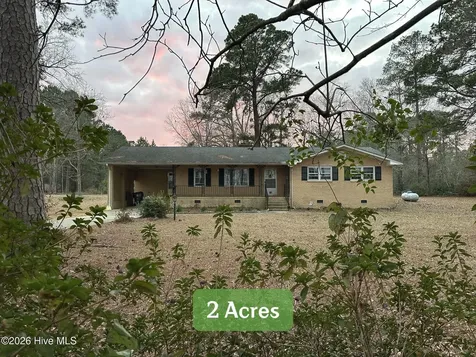 131 Pineway Street NE Whiteville NC 28472