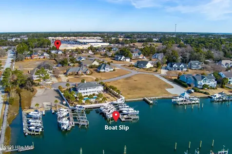 105 Alexandra Court Morehead City NC 28557
