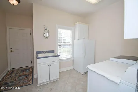 105 Alexandra Court Morehead City NC 28557
